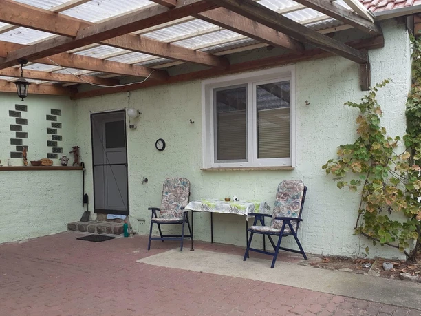 Sitzecke unterm Carport