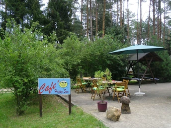 Das Café bietet Snacks und Getränke