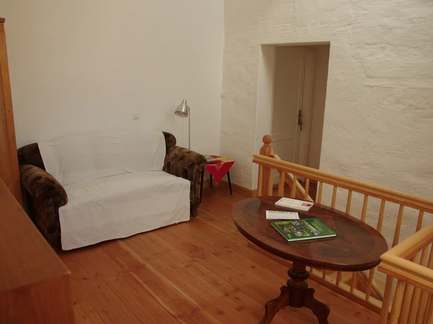 Sitzecke im Vorraum.