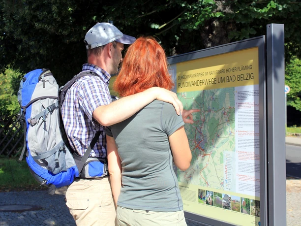 Am Bahnhof starten verschiedene Wanderwege
