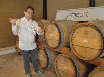 Apfelessig gelagert in französischen Süßweinfässern