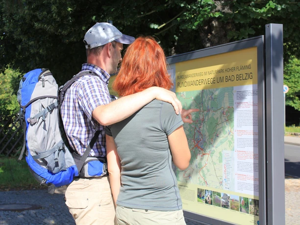 Am Bahnhof starten verschiedene Wanderwege