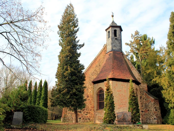 Bricciuskirche vor der Burg Eisenhardt