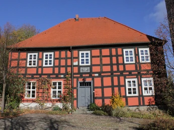 Reißigerhaus neben der Kirche
