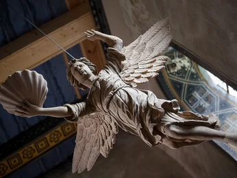 Restaurierter Taufengel von ca. 1700