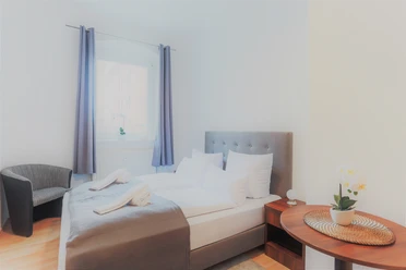 Schlafzimmer mit Gartenblick
