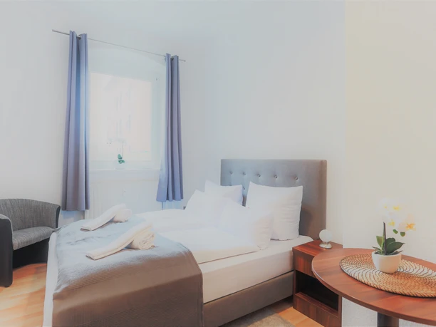 Schlafzimmer mit Gartenblick