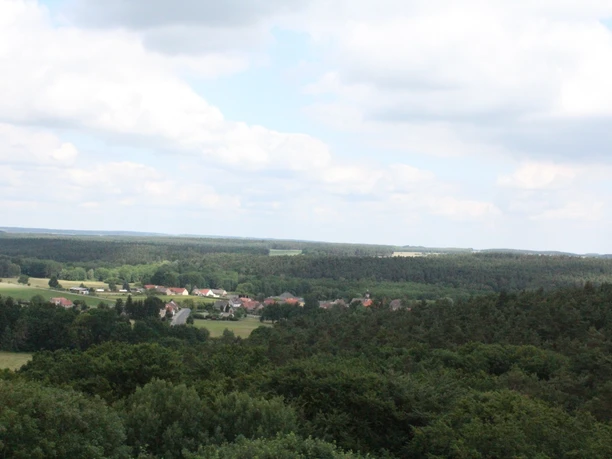 Blick vom Bergfried auf Raben