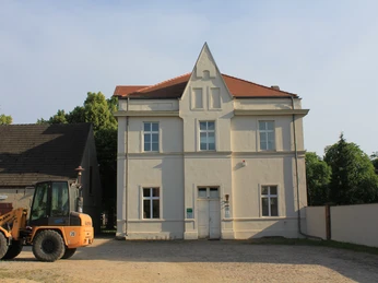 Saniertes Verwaltungsgebäude Gutshof Glien