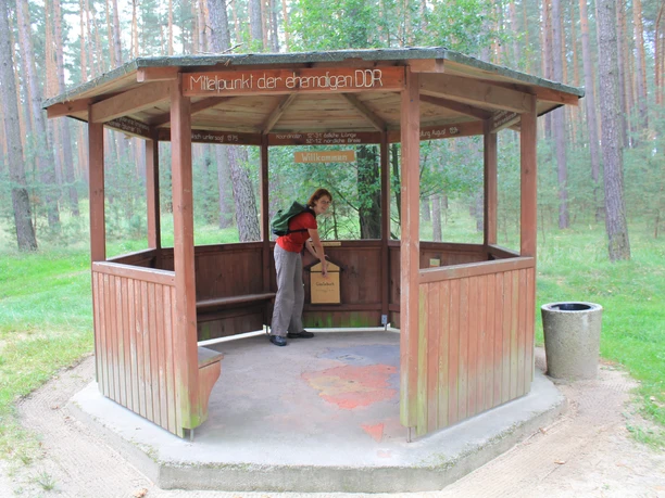 Gästebuch am Mittelpunkt der ehemaligen DDR