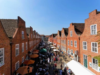 Töpfermarkt im Holländischen Viertel