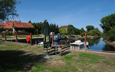 Hafen Garz - Hafenbecken mit Restaurant