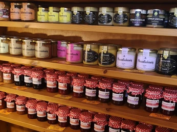 Aufstriche und Konfitüren im Hofladen