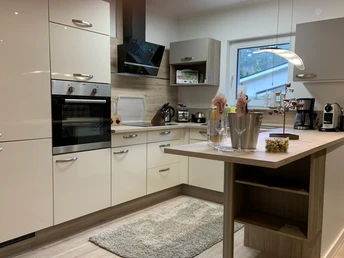 Offene Küche mit sehr hochwertiger Ausstattung