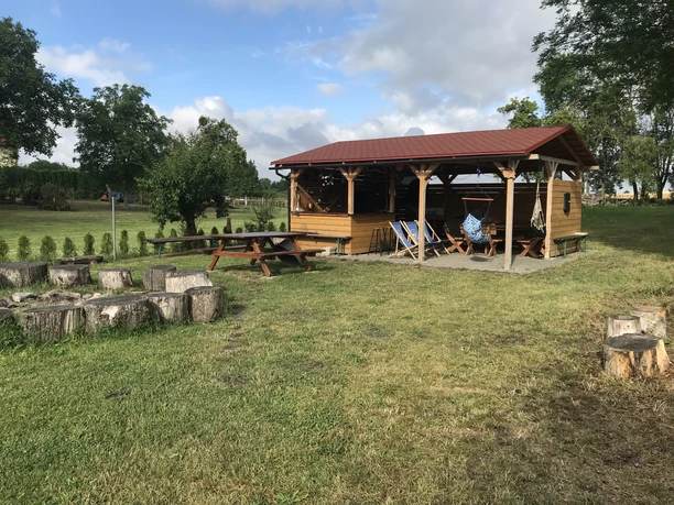 Unterstand mit Feuerstelle