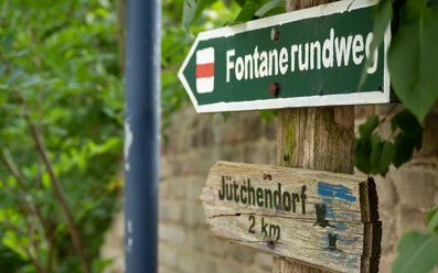 Wegweiser Fontaneweg bei Gröben