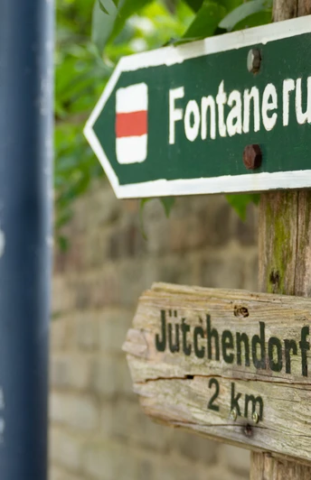 Wegweiser Fontaneweg bei Gröben