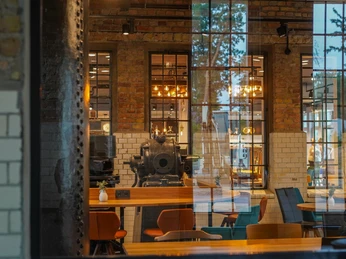 Blick vom Café in den Pumpenraum