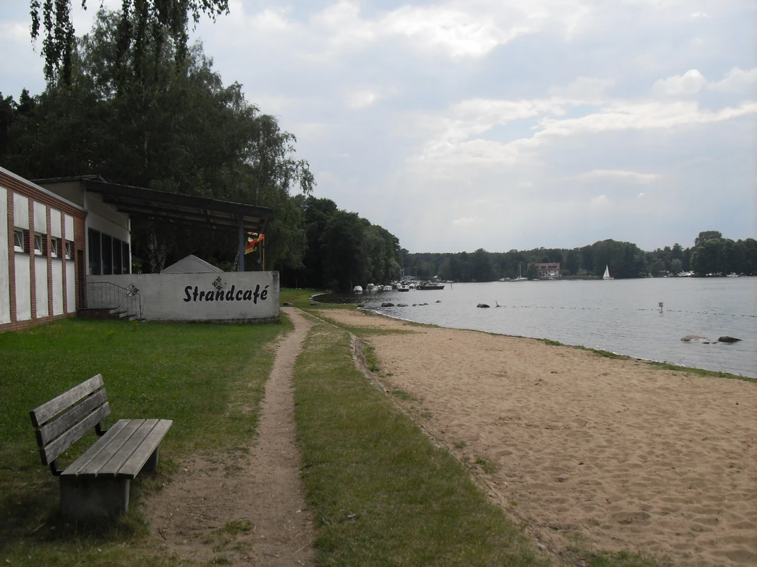 Strand und Strandcafe von Jessern