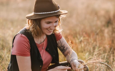 Claudia Zesche Kräuter-und Wildnispädagogin Herbal Hunter