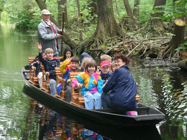 Kahnfahrt am Kindertag im Kleinen Spreewald-Park Schöneiche
