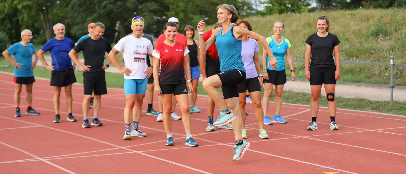 Lauftraining vor Läufergruppe