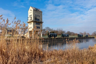 Aussenansicht des Verladeturms im Kulturhafen Groß Neuendorf