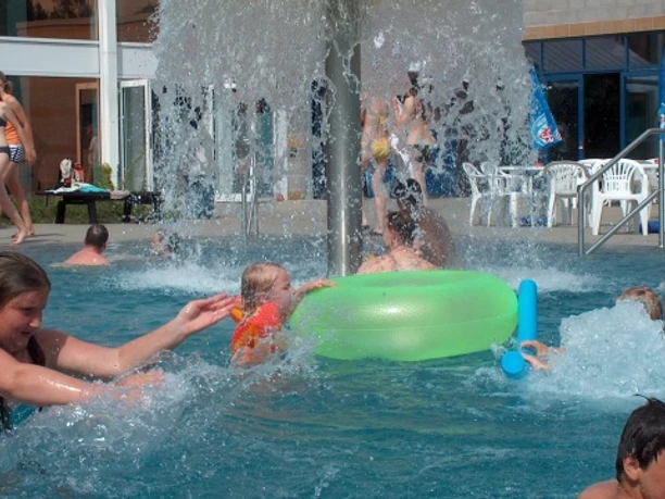 Das Freizeitbecken vom Inselbad Eisenhüttenstadt