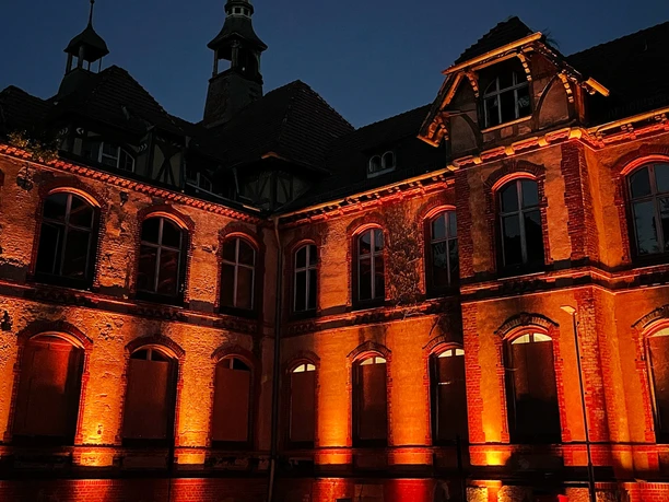 Angestrahltes Männersanatorium