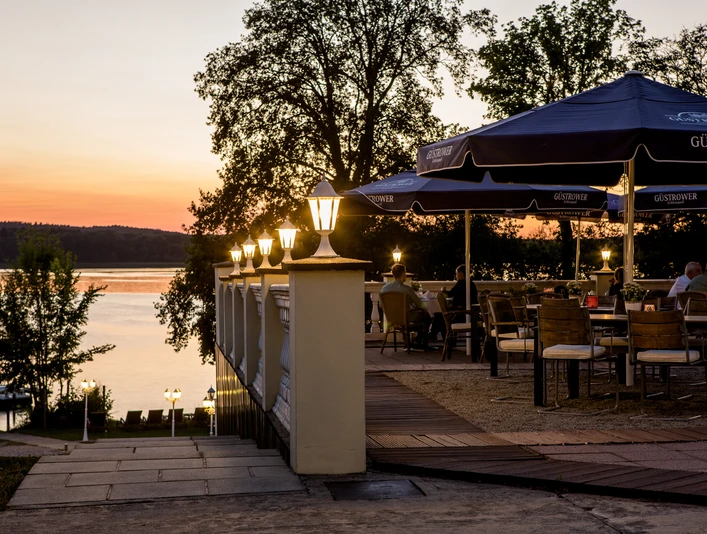 Seeterrasse des Hotel-Resorts Märkisches Meer