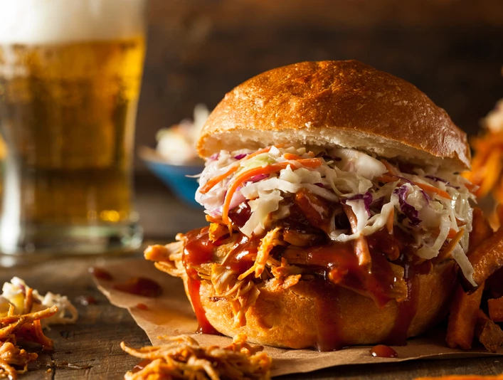 Saftiger Burger in der Pechhütte