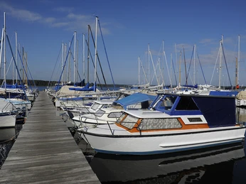 Yachtclub Diensdorf e.V. - äußerer linker Steg am Schilfgürtel