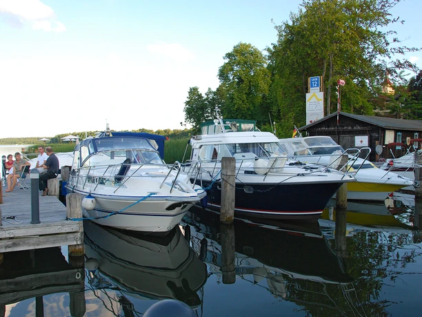 Hafen am Schloss Hubertushöhe Hafen am Schloss Hubertushöhe