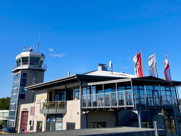 EDAZ Tower-Gebäude mit Besucherterrasse