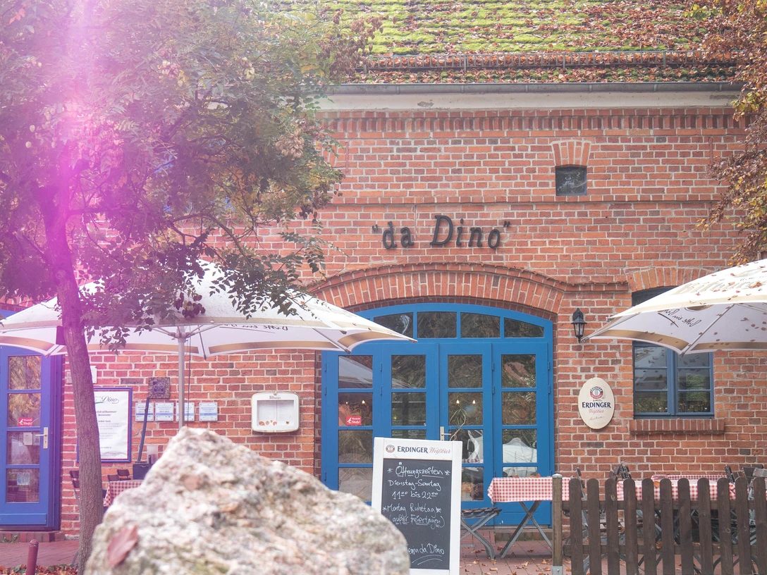 Trattoria "da Dino" in der Remise am Schloss