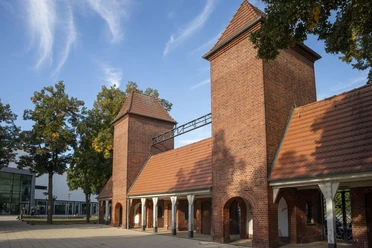 Historisches Eingangsportal Luftschiffhafen