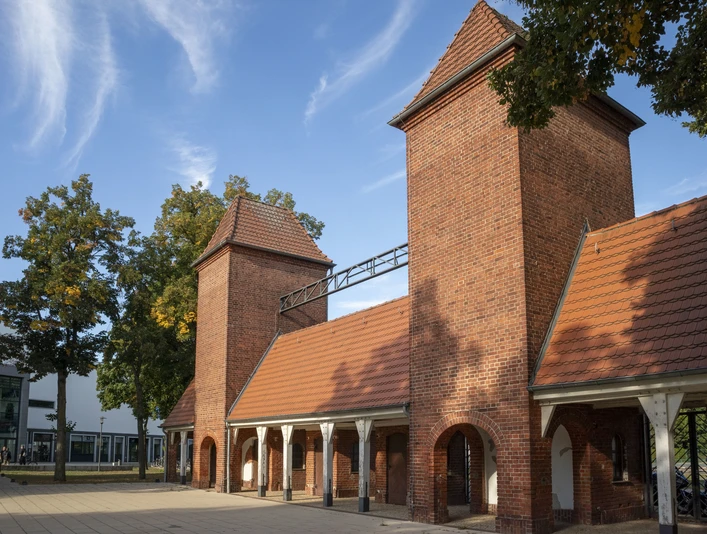 Historisches Eingangsportal Luftschiffhafen