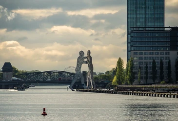 Molecule Men am Treptower Park