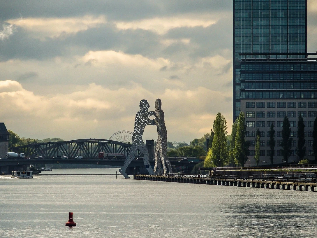 Molecule Men am Treptower Park