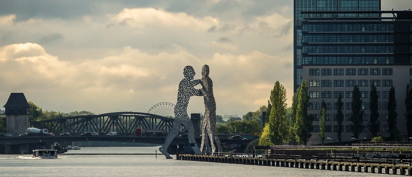 Molecule Men am Treptower Park