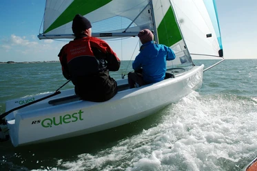 Sportbootschule Bollmannsruh - Segeln mit der modernen RS Quest