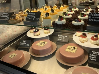 Verkaufstresen in der Tortenmanufaktur