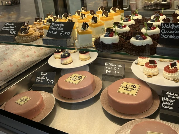 Verkaufstresen in der Tortenmanufaktur