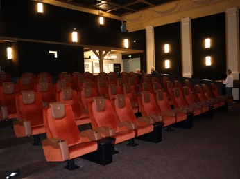 Komfortable Sessel im historischen Ambiente