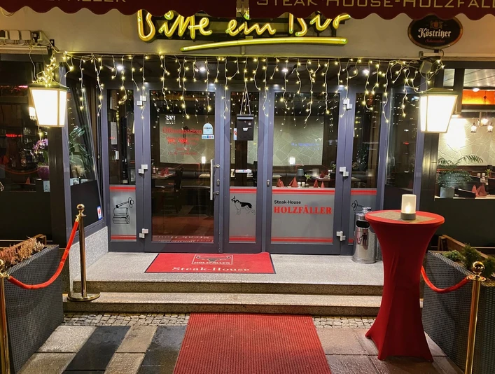 Eingang des Steak-House Holzfäller in Frankfurt (Oder)