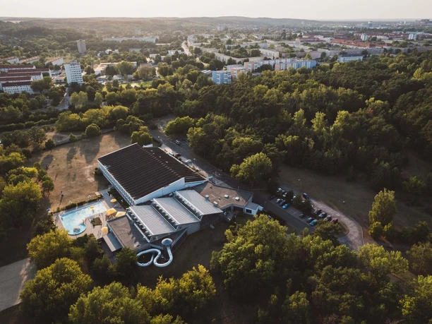 "Insel" in Eisenhüttenstadt mit Insel-Bad von oben