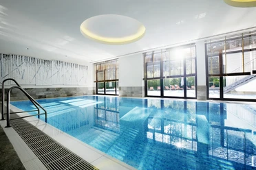 Innen-Sportschwimmbecken