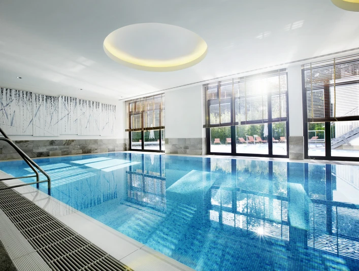 Innen-Sportschwimmbecken