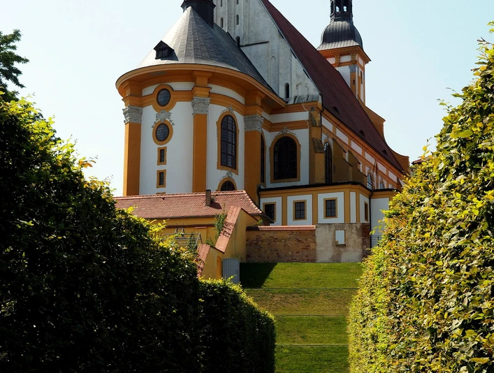Katholische Stiftskirche des Kloster Neuzelle mit Blick von Osten