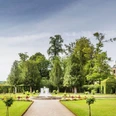 Blick auf den rekonstruierten Barockgarten von der Orangerie aus